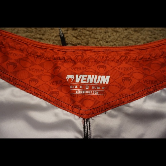 VENUM JOSÉ ALDO UFC LTD EDITION FIGHTSHORTS - RED 33 - Picture 6 of 6